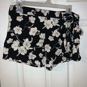 ❌SOLD❌Forever 21 Floral Skort **size 28**